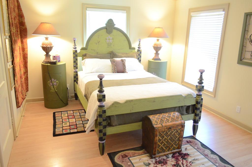 Robin's Nest Bed & Breakfast