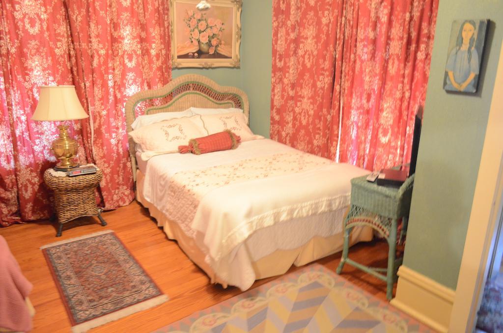 Robin's Nest Bed & Breakfast 3*