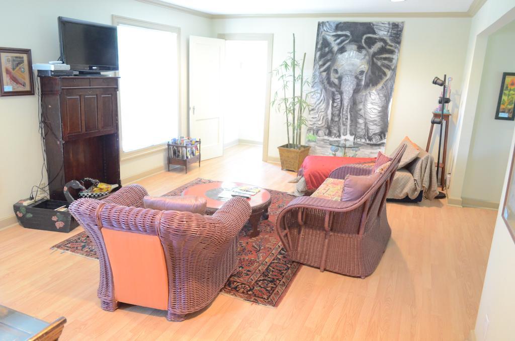 Robin's Nest Bed & Breakfast 3*