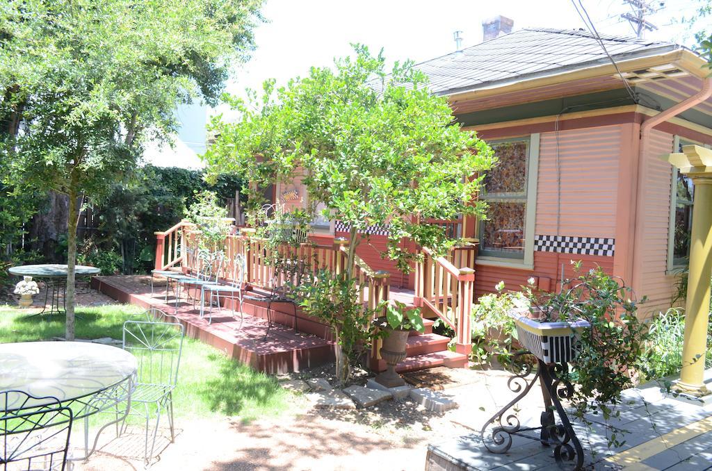 Bed & Breakfast Robin's Nest Houston