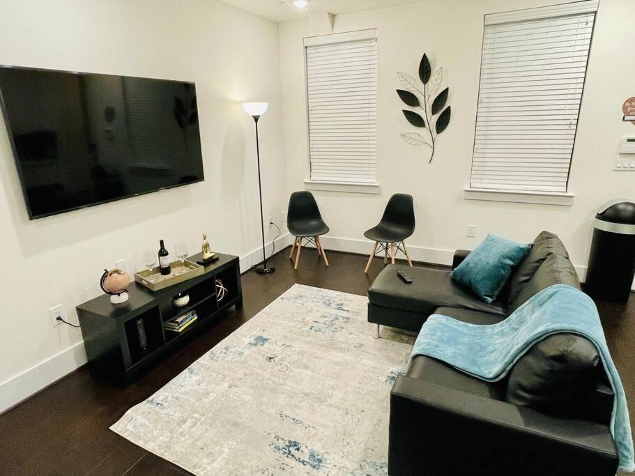 Apartment New Apart Midtown - 5min Stadium/parks/museum