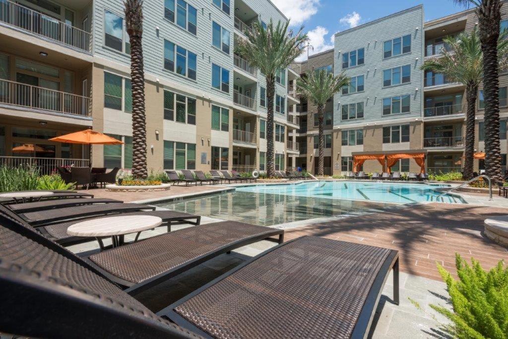 Luxury 1br Wbalcony - Galleriariver Oak * Houston