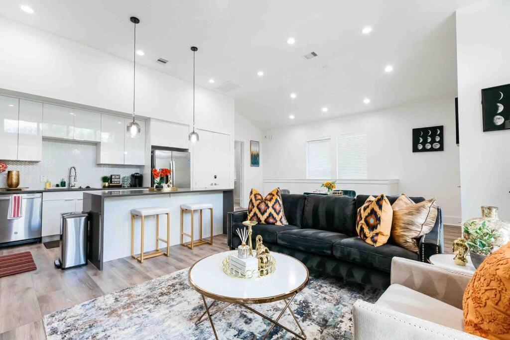 Contemporary Luxe 10mins From Dt Houston!!! *