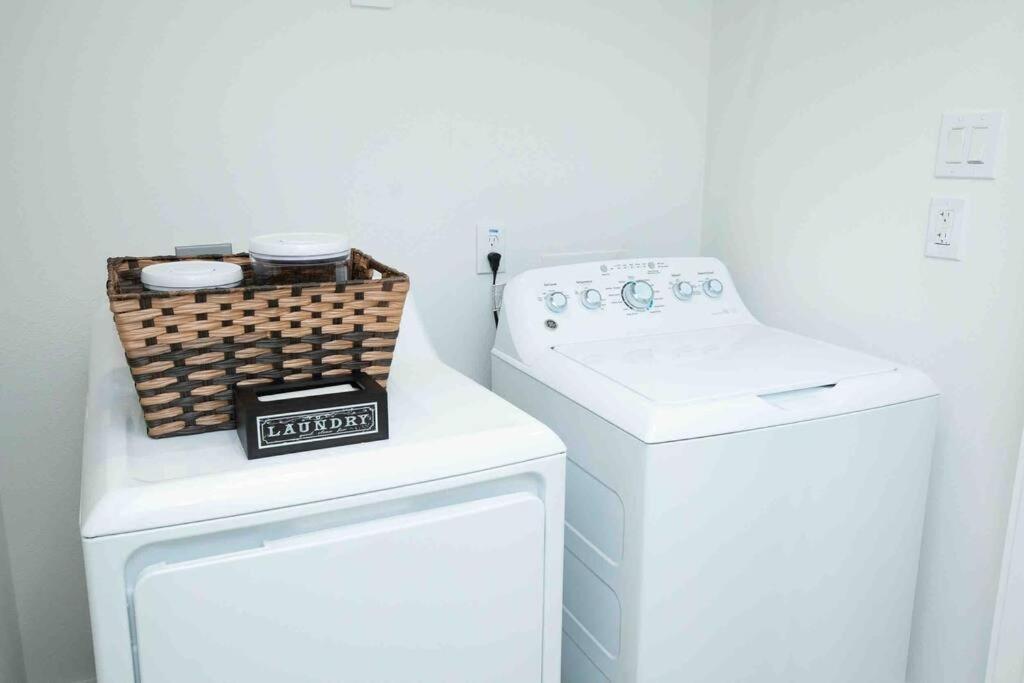 Holiday home Contemporary Luxe 10mins From Dt Houston!!!