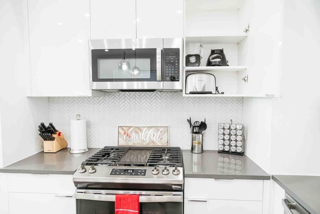 Contemporary Luxe 10mins From Dt Houston!!! * Houston