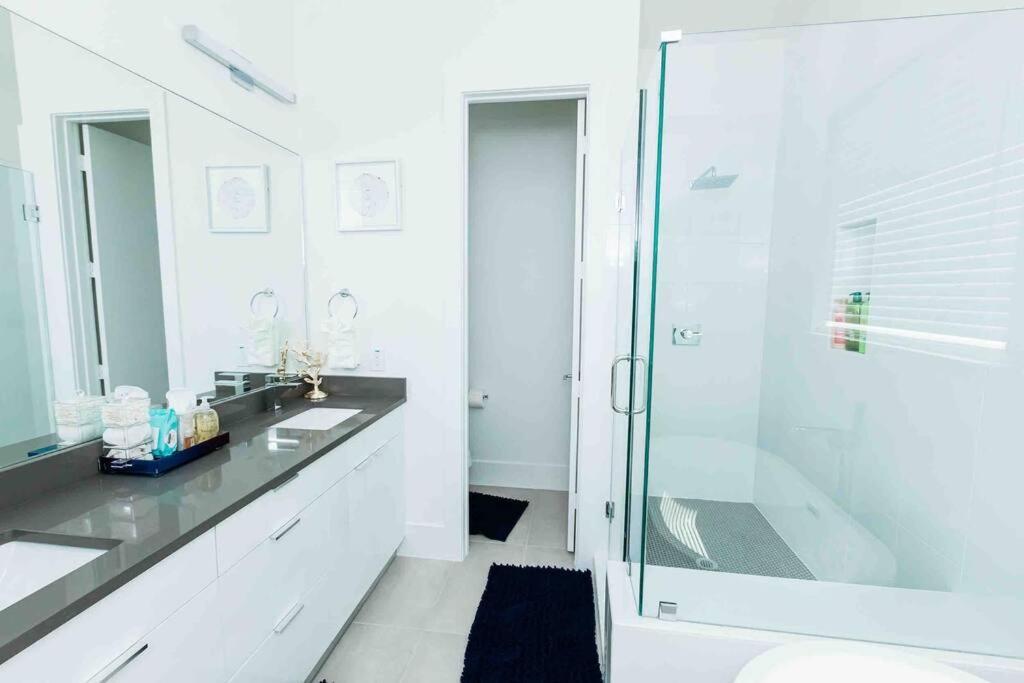 Contemporary Luxe 10mins From Dt Houston!!! Holiday home