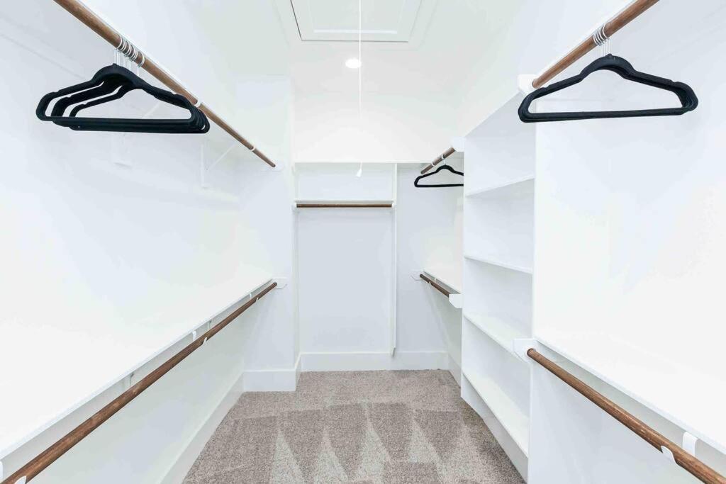 Holiday home Contemporary Luxe 10mins From Dt Houston!!!
