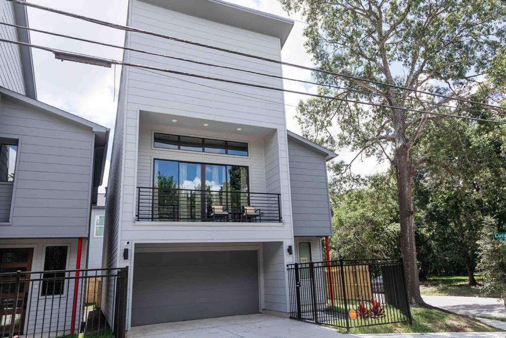 Holiday home Contemporary Luxe 10mins From Dt Houston!!! *