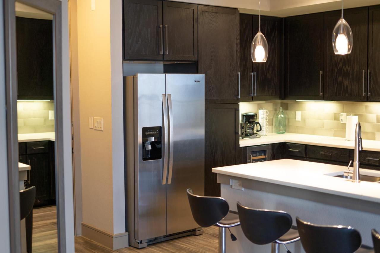 Midtown Unit Sleeps 6+ With A Massive Garden Tub Houston