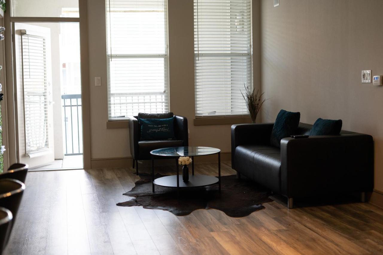 Apartment Midtown Unit Sleeps 6+ With A Massive Garden Tub Houston