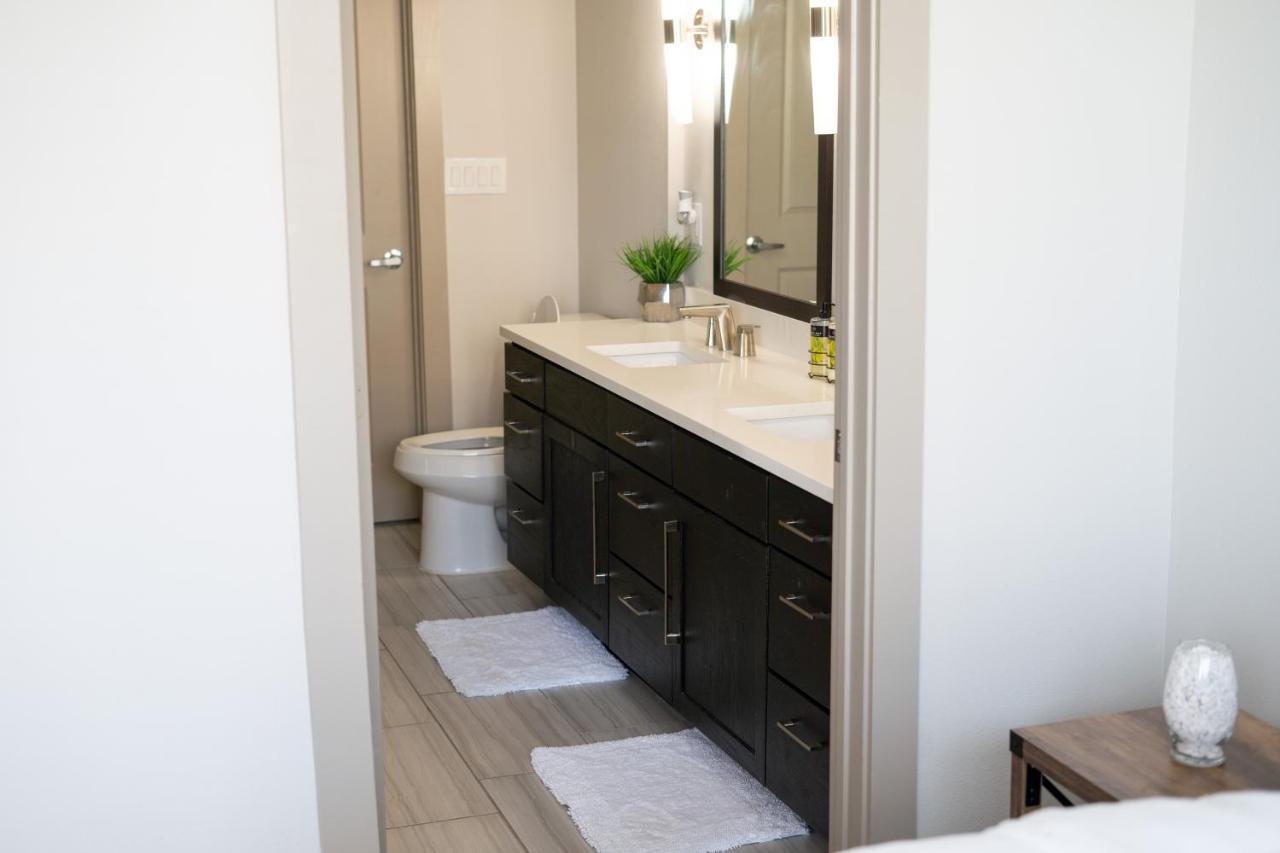 Apartment Midtown Unit Sleeps 6+ With A Massive Garden Tub