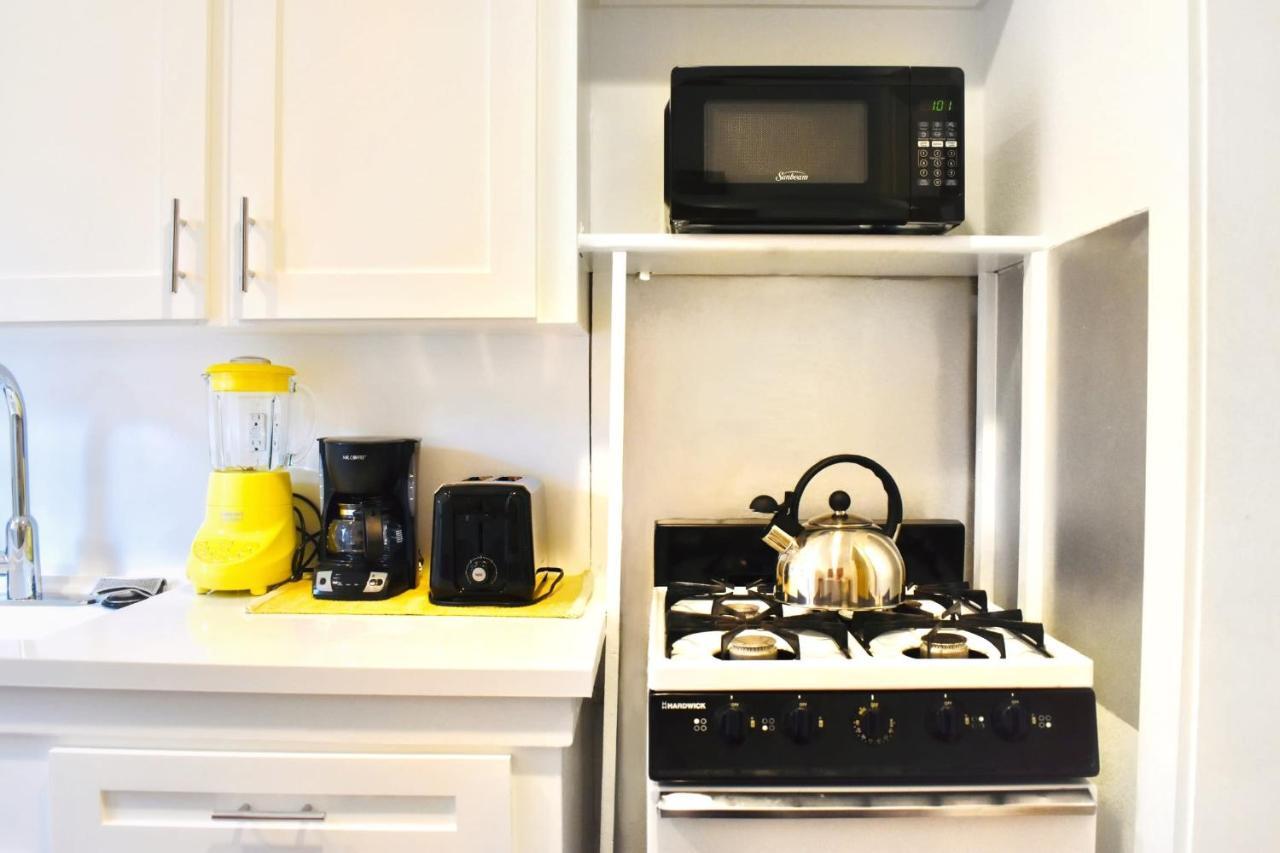 Romantic Efficiency On Tree-lined Blvd - First Floor Living With Pool & Private Patio *