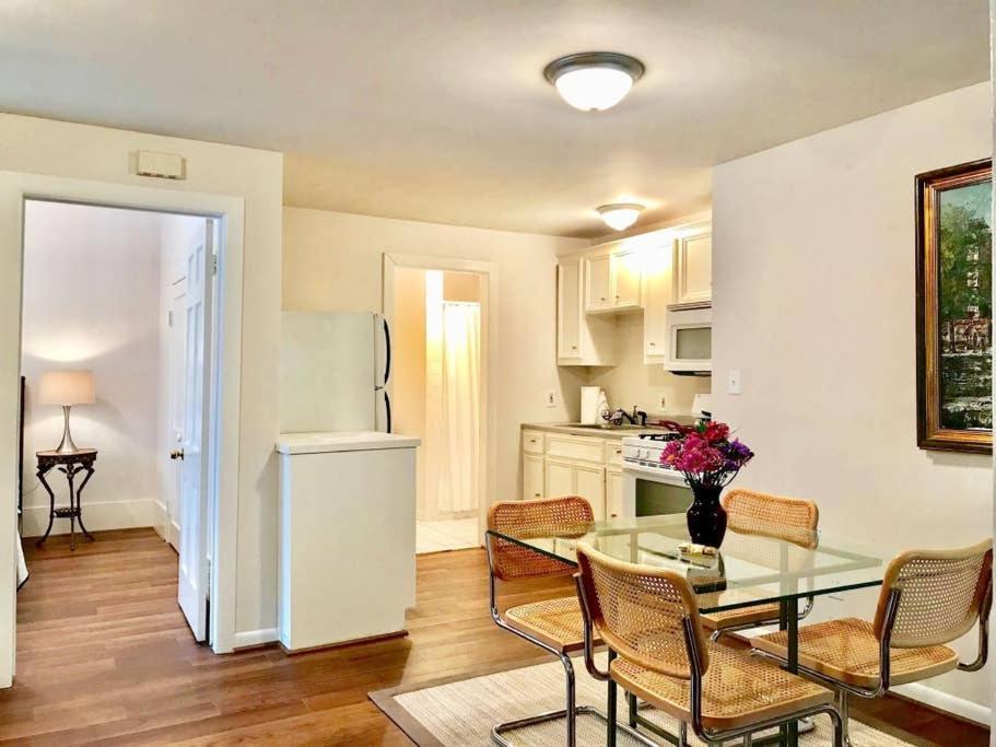 Montrose Place #4 - 1 Bedroom - Walk To Menil, Ust, Rice, Med Center, Museums, Metro Rail, Bars, Coffee Shops Apartment *