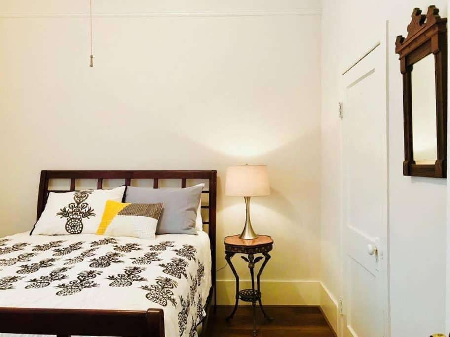 Apartment Montrose Place #4 - 1 Bedroom - Walk To Menil, Ust, Rice, Med Center, Museums, Metro Rail, Bars, Coffee Shops Houston