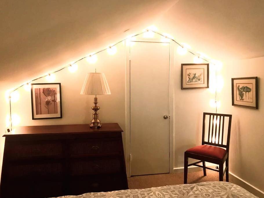 Treehouse Attic Unit In Historical Montrose Houston
