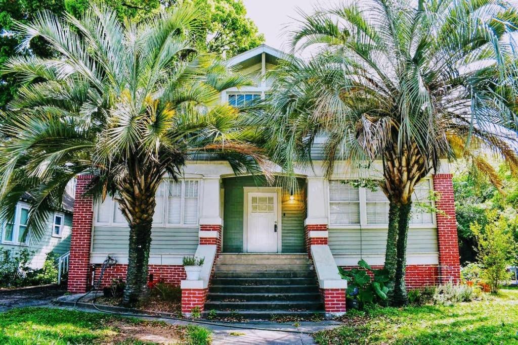 Treehouse Attic Unit In Historical Montrose * Houston
