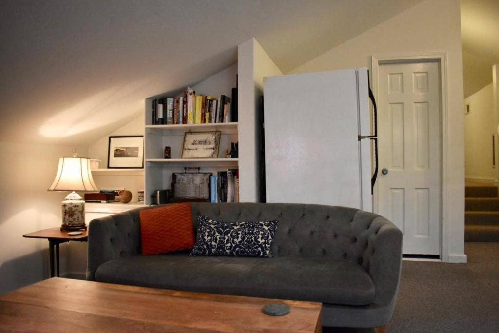 Treehouse Attic Unit In Historical Montrose Houston