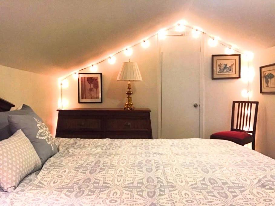 Treehouse Attic Unit In Historical Montrose