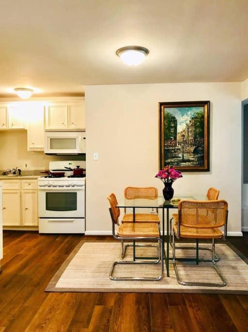 Montrose Place #4 - 1 Bedroom - Walk To Menil, Ust, Rice, Med Center, Museums, Metro Rail, Bars, Coffee Shops Apartment Houston