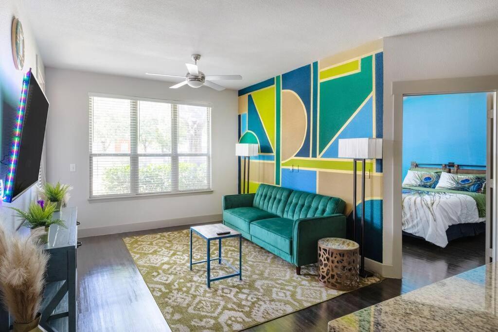 Lux, Lavish And Spacious 2/2 W/ Car Option Apartment *