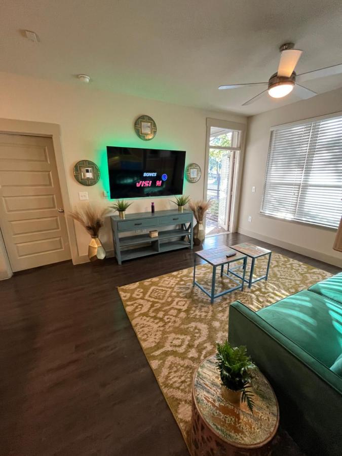 Lux, Lavish And Spacious 2/2 W/ Car Option Apartment Houston