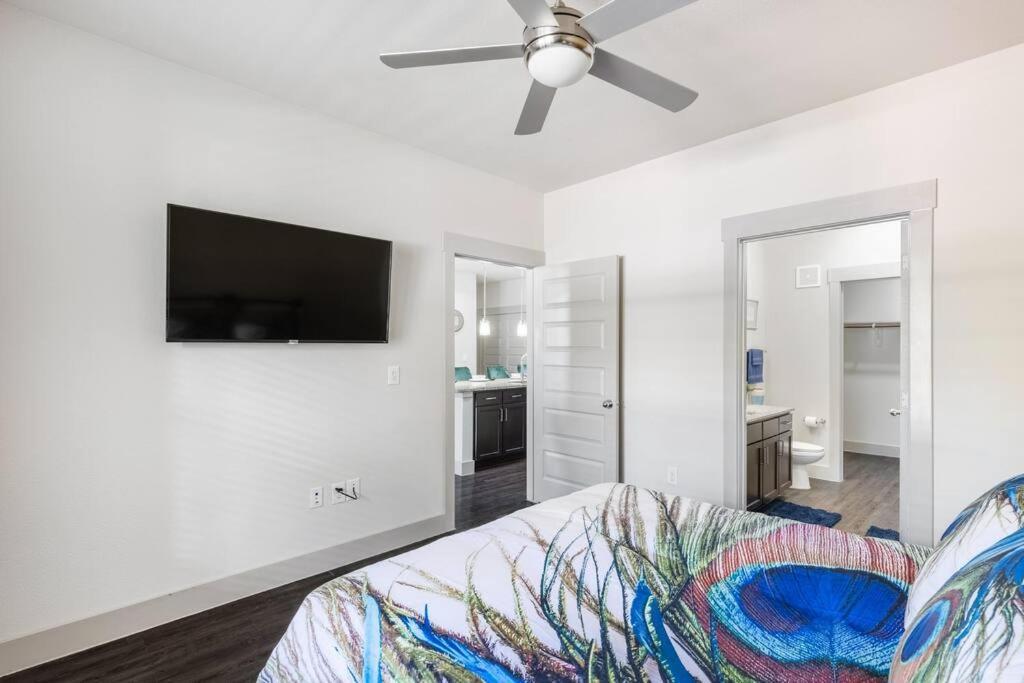 Apartment Lux, Lavish And Spacious 2/2 W/ Car Option Houston