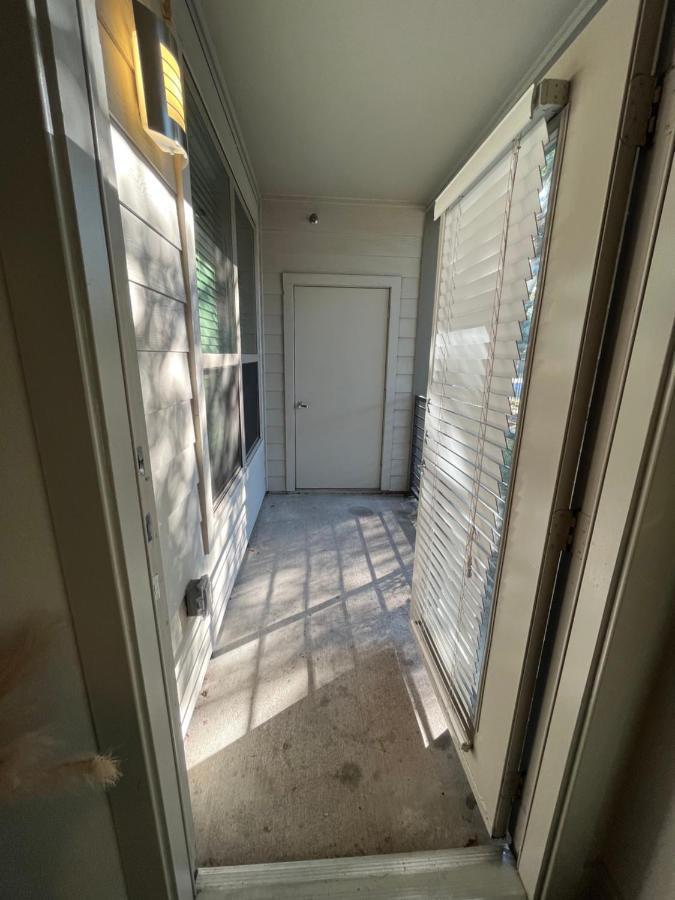 Lux, Lavish And Spacious 2/2 W/ Car Option Apartment