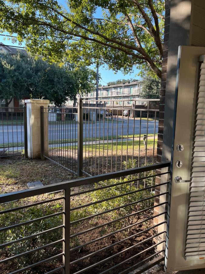 Lux, Lavish And Spacious 2/2 W/ Car Option * Houston