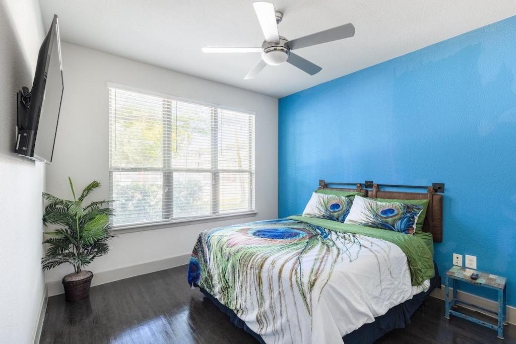 Lux, Lavish And Spacious 2/2 W/ Car Option Houston