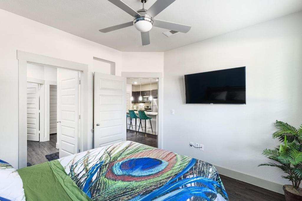 Lux, Lavish And Spacious 2/2 W/ Car Option Apartment