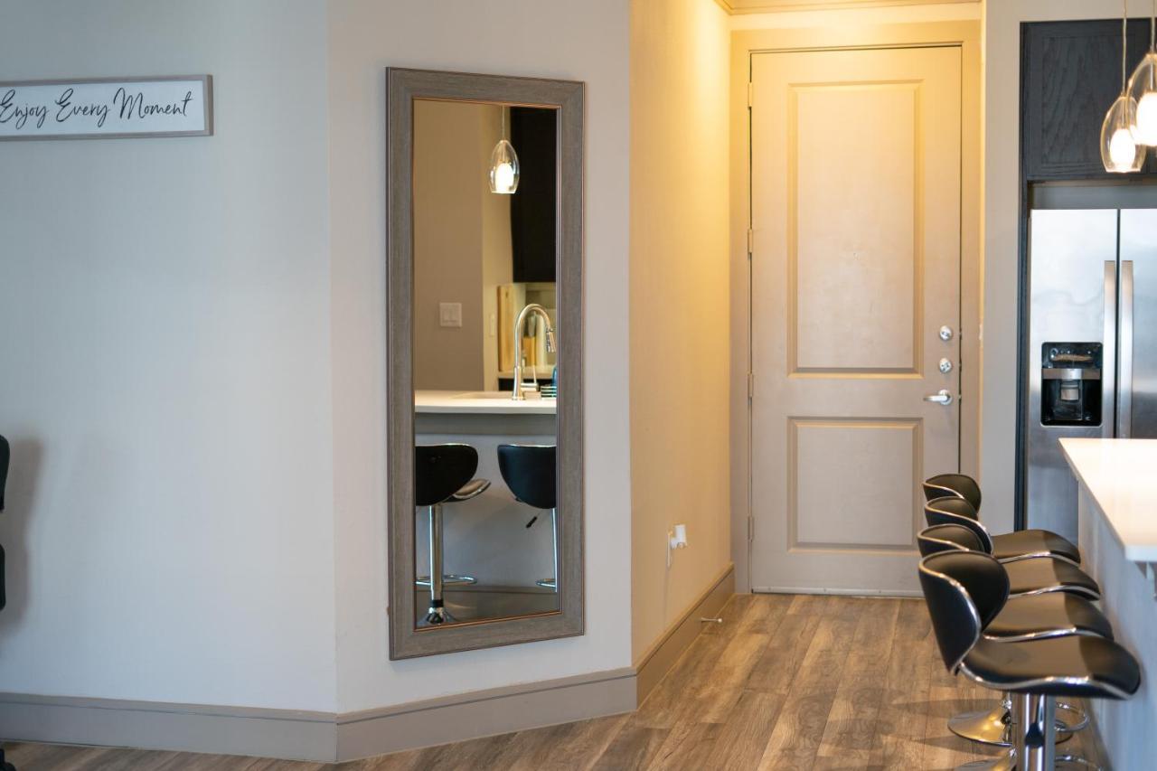 Midtown Unit Sleeps 6+ With A Massive Garden Tub Houston