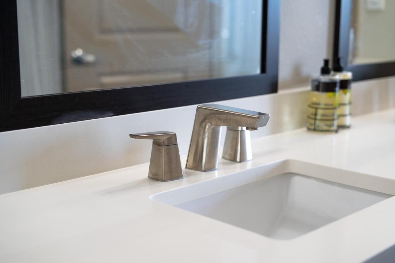 Midtown Unit Sleeps 6+ With A Massive Garden Tub Apartment Houston