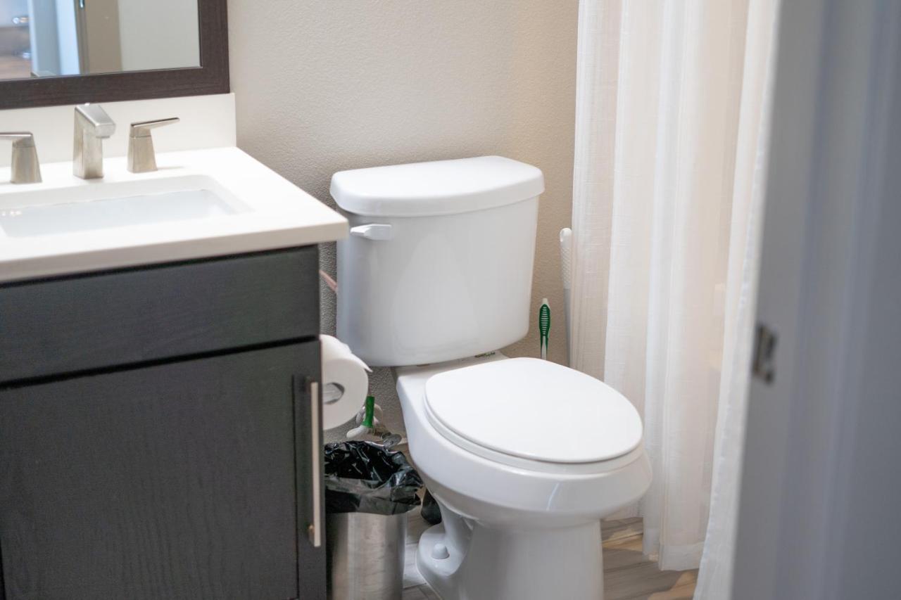 Apartment Midtown Unit Sleeps 6+ With A Massive Garden Tub Houston