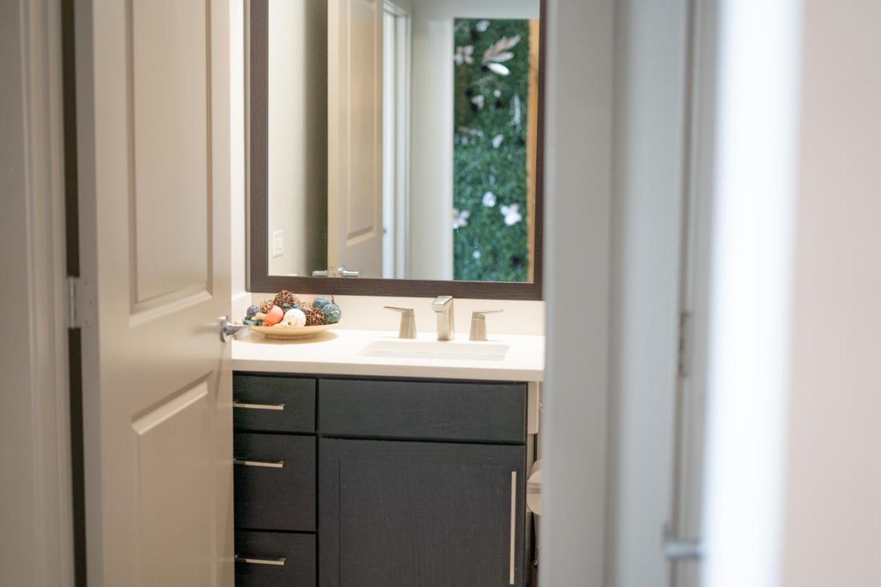 Midtown Unit Sleeps 6+ With A Massive Garden Tub *