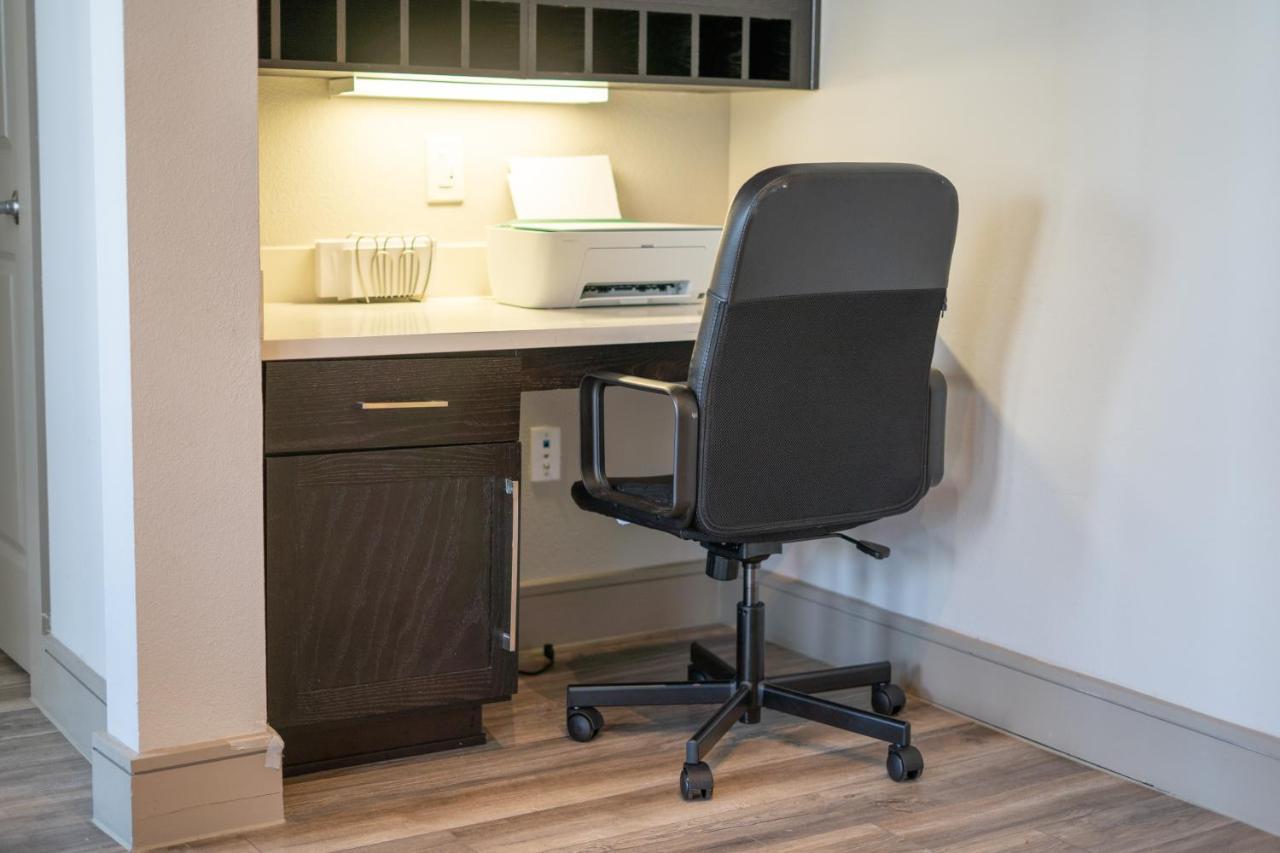 Midtown Unit Sleeps 6+ With A Massive Garden Tub Houston