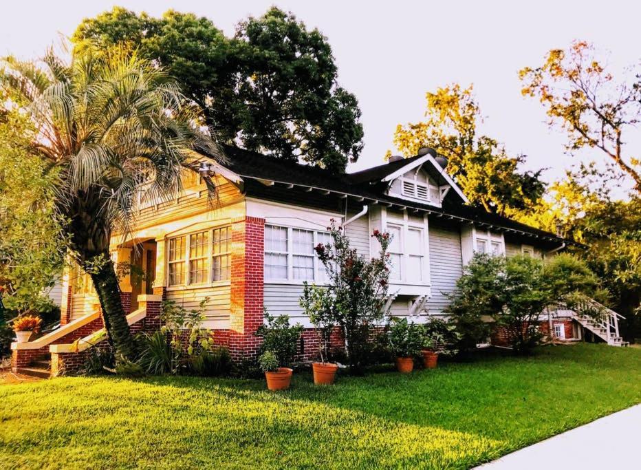 Montrose Place #4 - 1 Bedroom - Walk To Menil, Ust, Rice, Med Center, Museums, Metro Rail, Bars, Coffee Shops Apartment