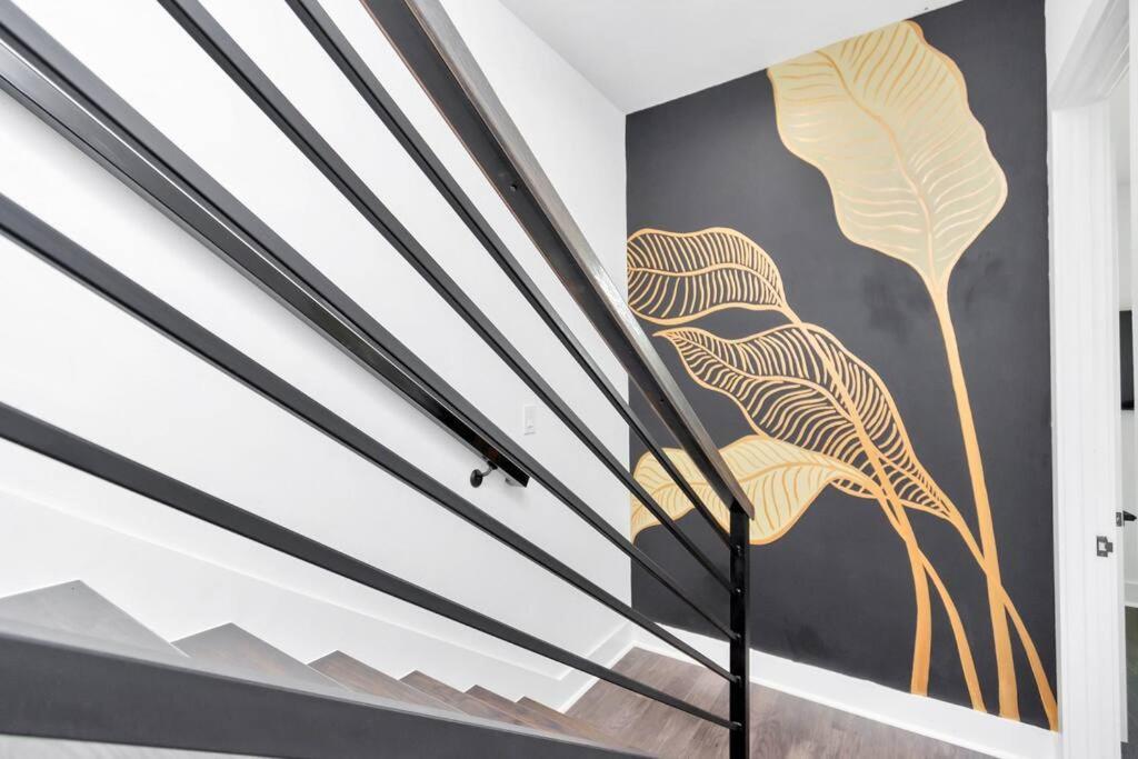 The Spot! Downtown Skyline Views! Sleeps 12 *