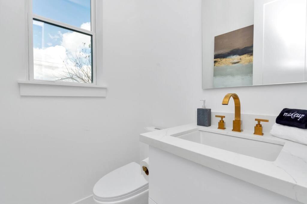 Holiday home The Spot! Downtown Skyline Views! Sleeps 12 *
