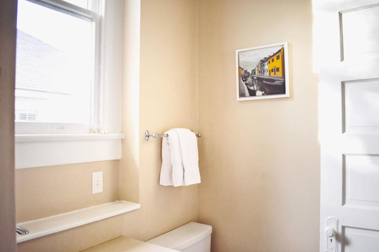 Greeley Gardens 2nd Floor Efficiency With A View Apartment Houston