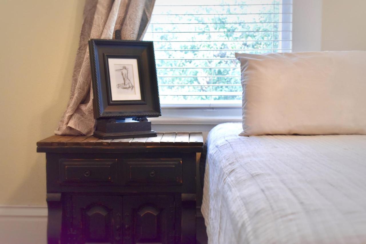 Greeley Gardens 2nd Floor Efficiency With A View Apartment Houston