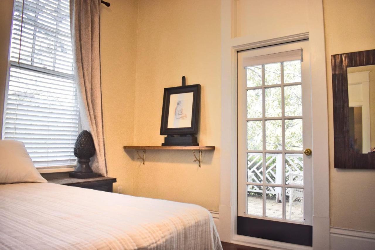 Greeley Gardens 2nd Floor Efficiency With A View * Houston