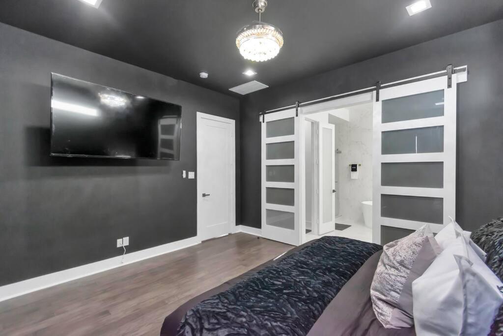 Holiday home The Spot! Downtown Skyline Views! Sleeps 12 *