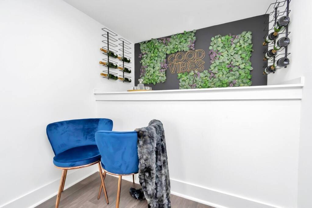 The Spot! Downtown Skyline Views! Sleeps 12 * Houston