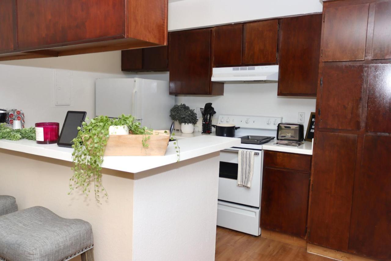 Apartment Chic Boho Cottage -Self Check In, Fully Furnished, & Free Parking Houston