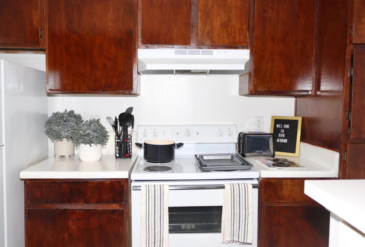 Chic Boho Cottage -Self Check In, Fully Furnished, & Free Parking Apartment