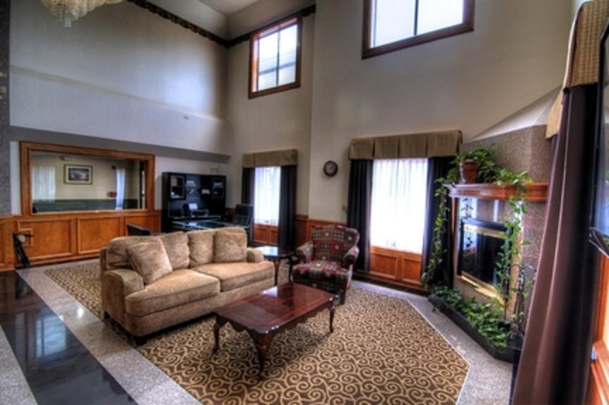 Baymont By Wyndham Brookhollow Hotel