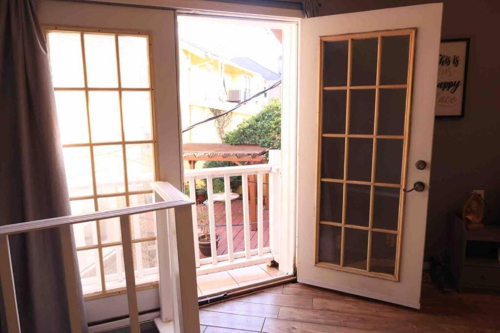 1br Montrose Balcony Downtown Medical Center Apartment
