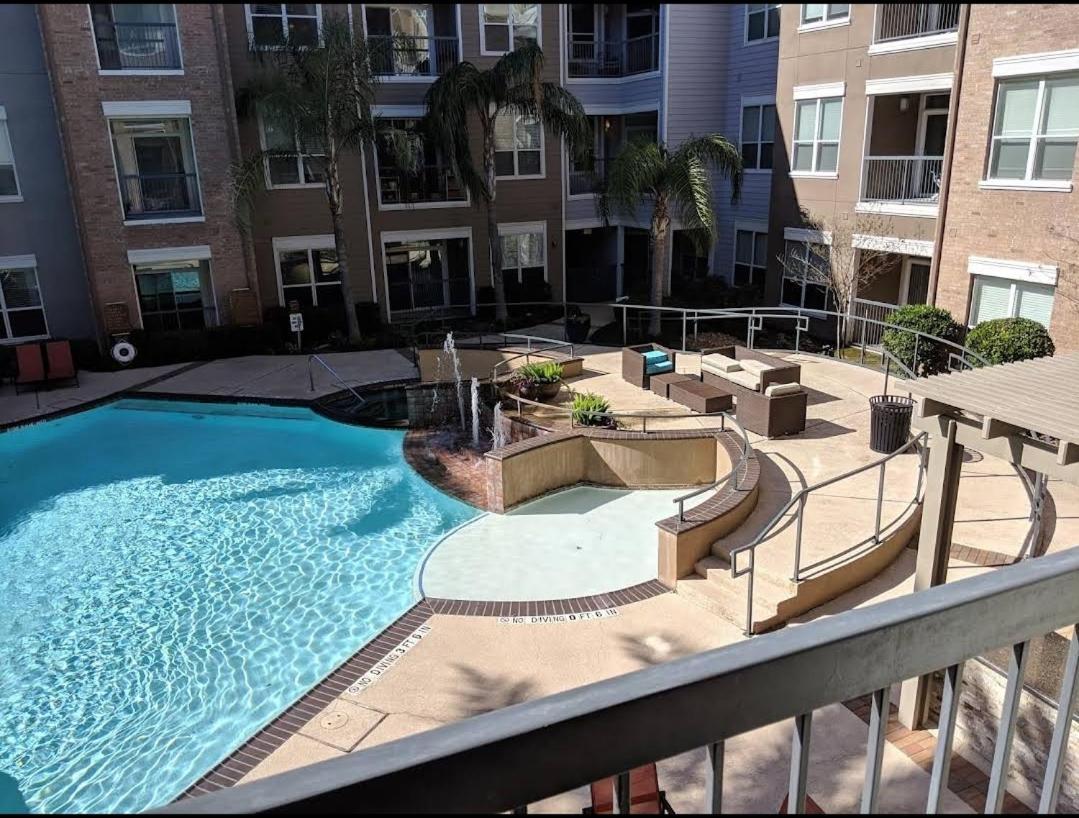 Welcome To The Suite Spot Luxury 1Bedroom Mid-Rise In Suger Land Apartment *