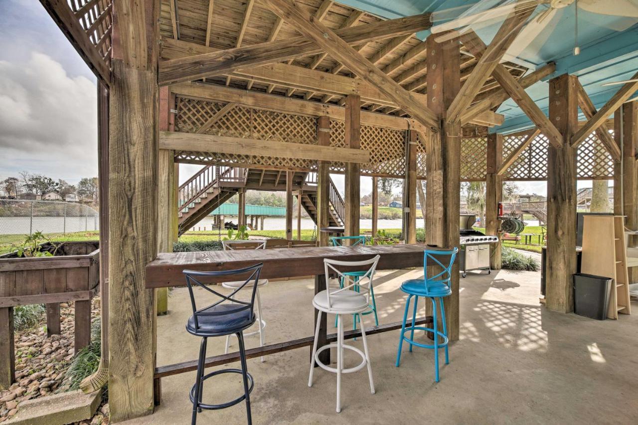 Waterfront San Jacinto River With Boat Slip! Holiday home Houston