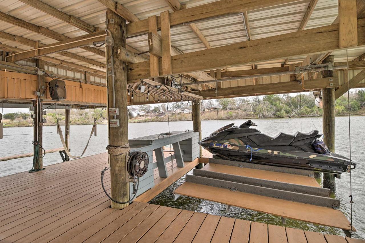 Waterfront San Jacinto River With Boat Slip! Holiday home